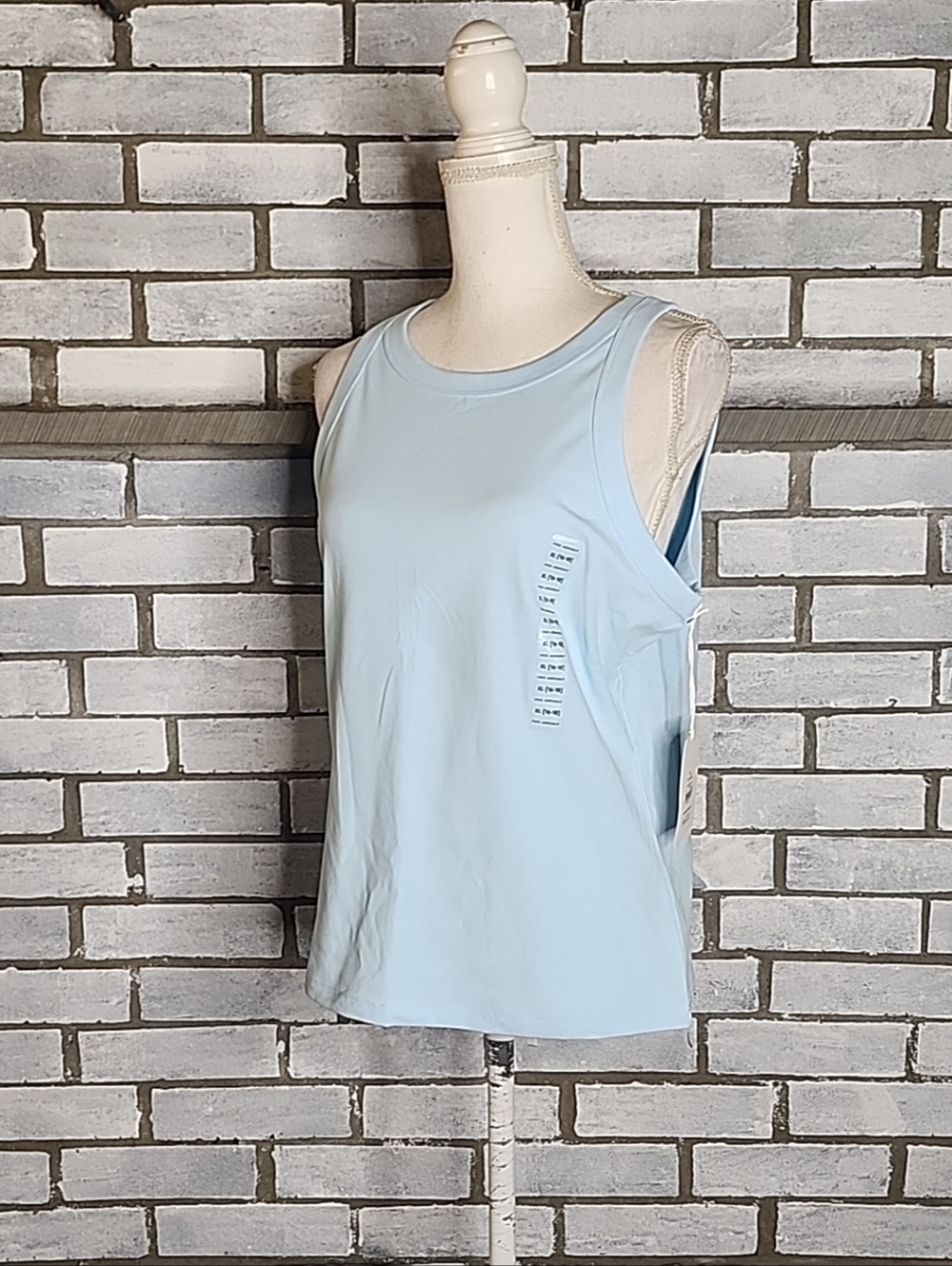 • NWT Free Assembly Women's Sleeveless Cutaway Tank Top Size XL Star Light Blue